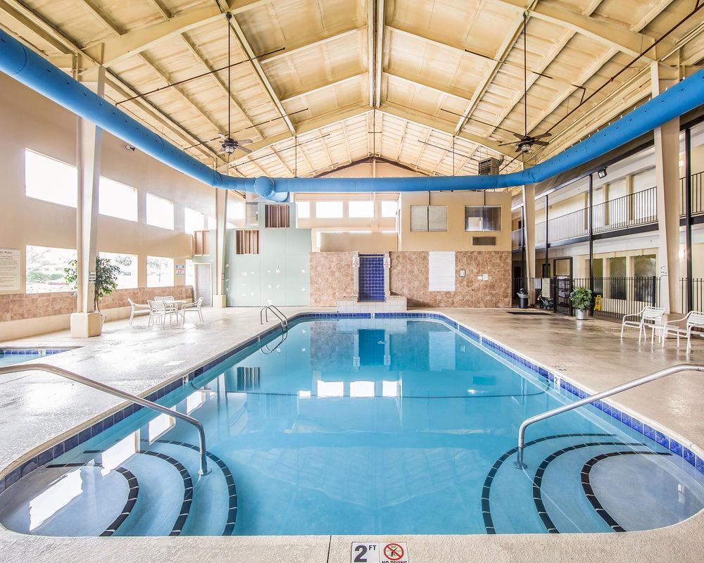 Oyo Hotel Knoxville Tn Cedar Bluff I-40 Εξωτερικό φωτογραφία
