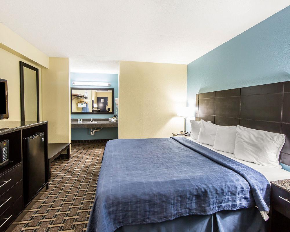 Oyo Hotel Knoxville Tn Cedar Bluff I-40 Εξωτερικό φωτογραφία