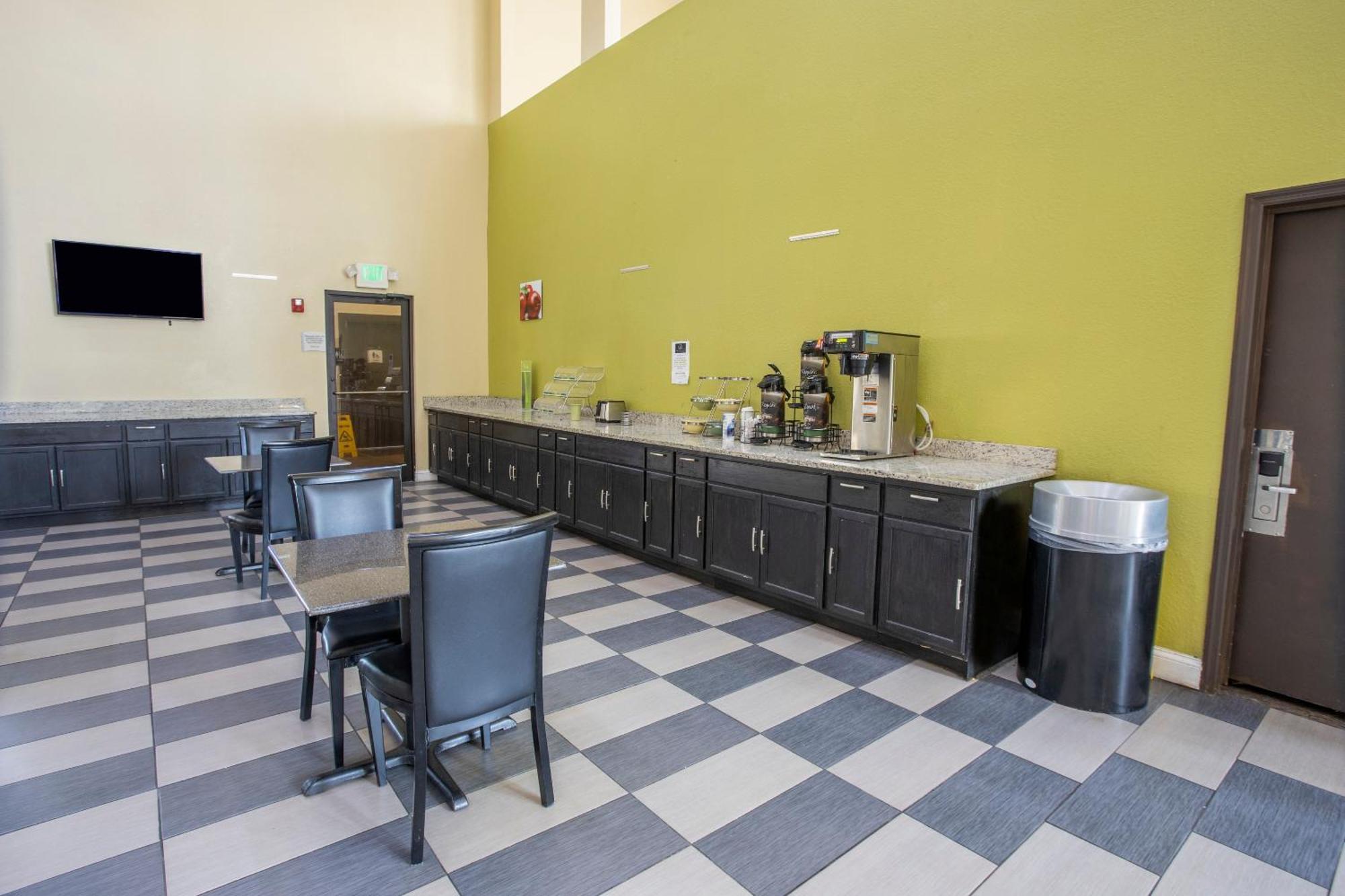 Oyo Hotel Knoxville Tn Cedar Bluff I-40 Εξωτερικό φωτογραφία