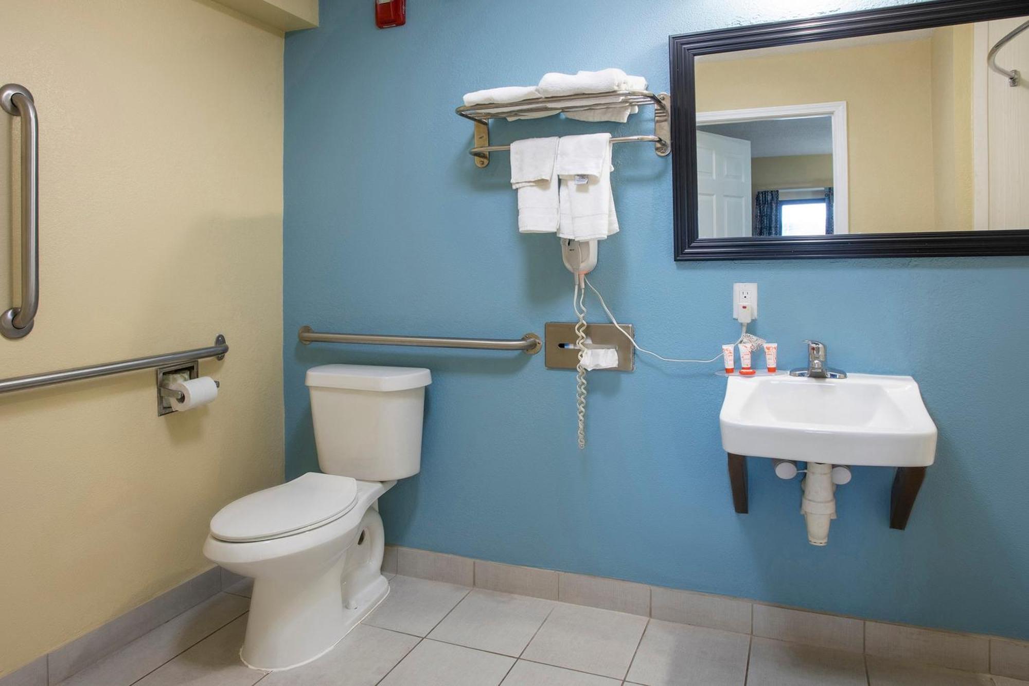 Oyo Hotel Knoxville Tn Cedar Bluff I-40 Εξωτερικό φωτογραφία