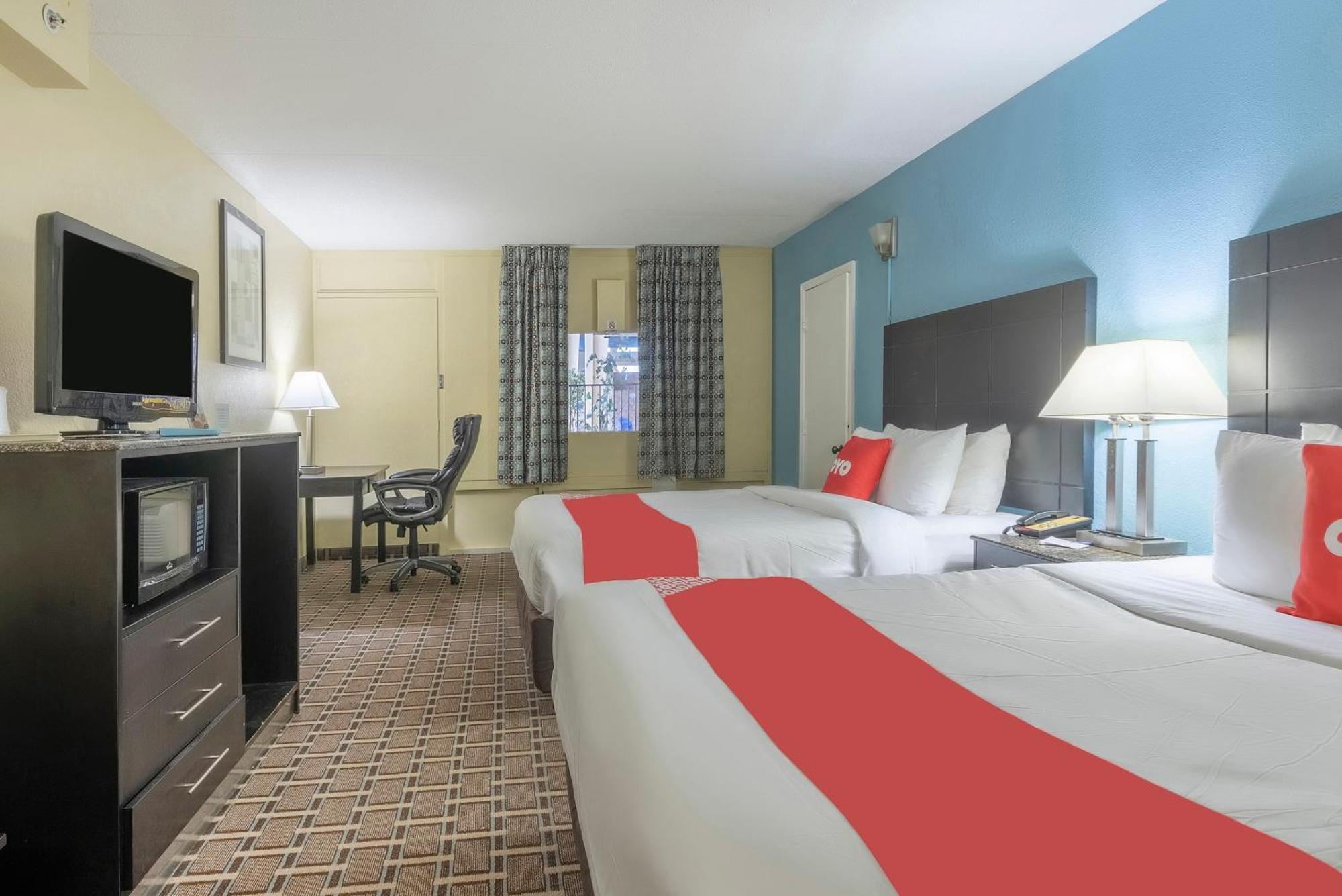 Oyo Hotel Knoxville Tn Cedar Bluff I-40 Εξωτερικό φωτογραφία