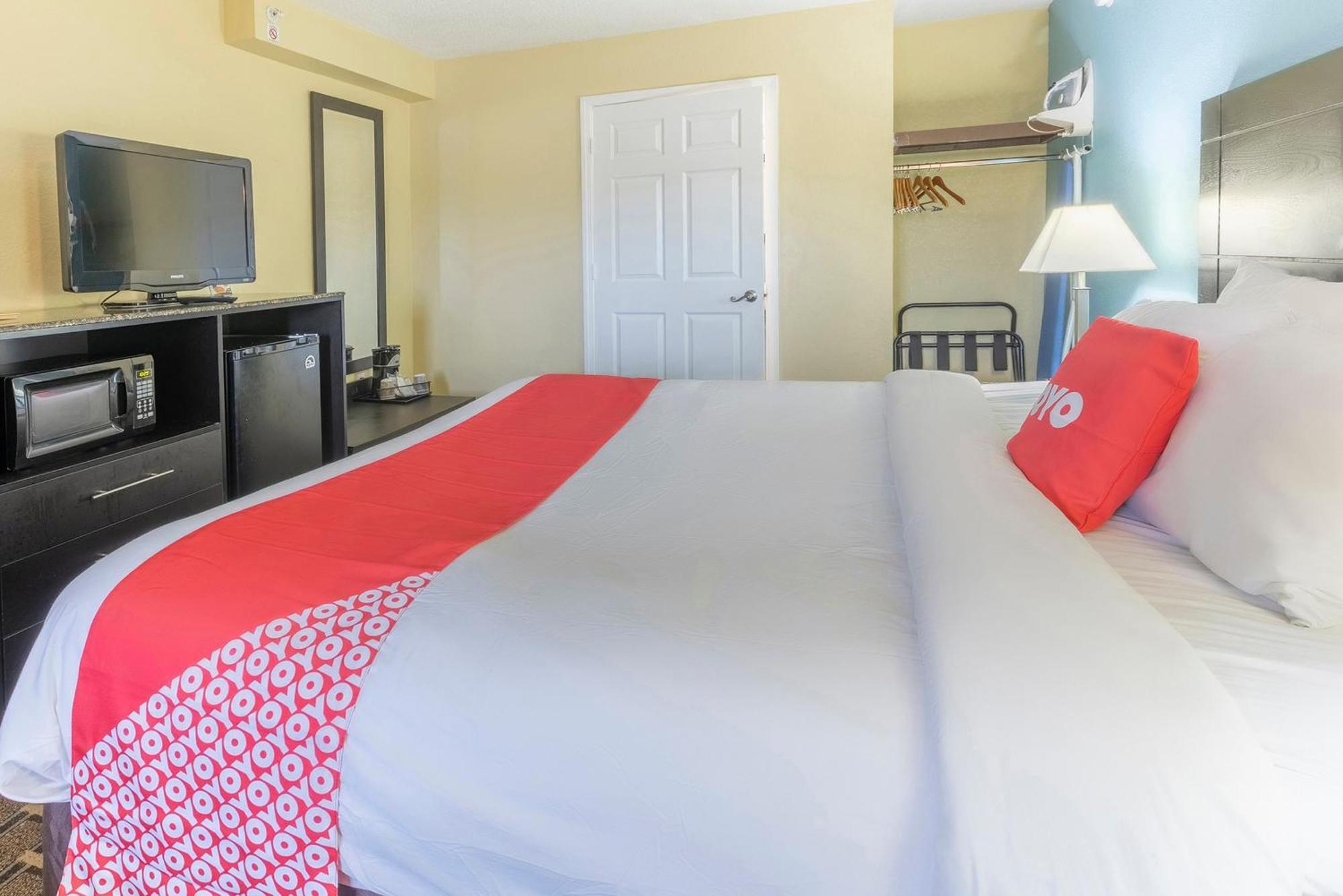 Oyo Hotel Knoxville Tn Cedar Bluff I-40 Εξωτερικό φωτογραφία