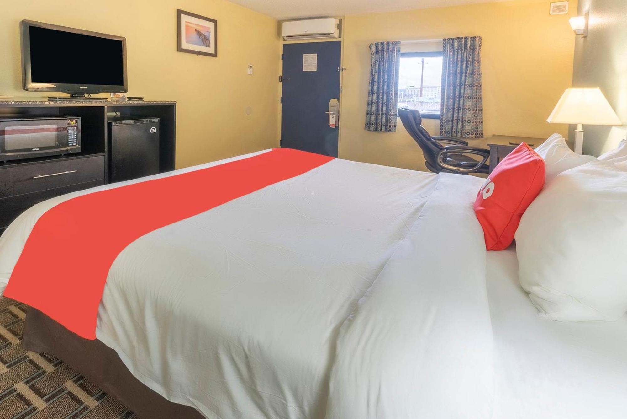 Oyo Hotel Knoxville Tn Cedar Bluff I-40 Εξωτερικό φωτογραφία