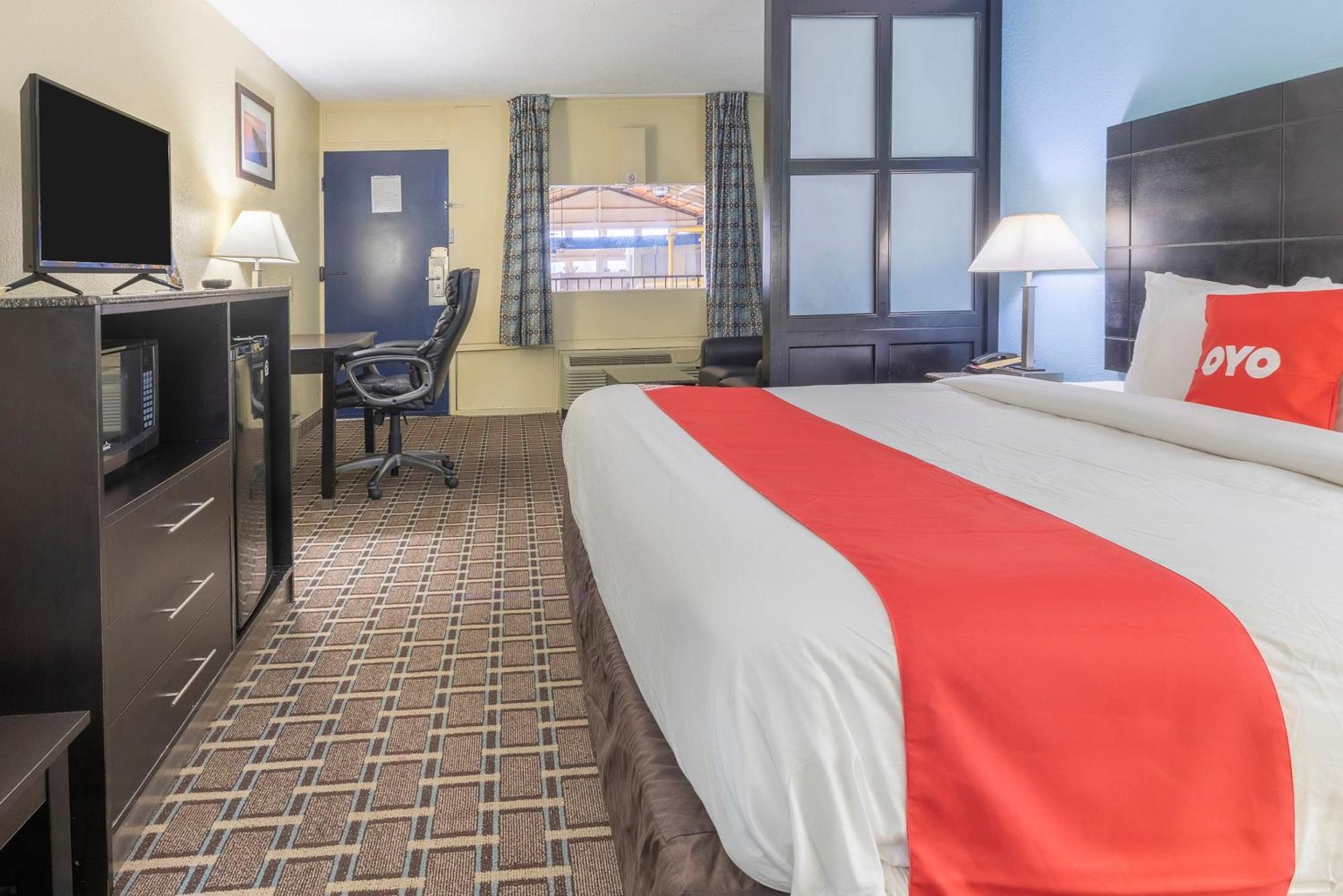 Oyo Hotel Knoxville Tn Cedar Bluff I-40 Εξωτερικό φωτογραφία