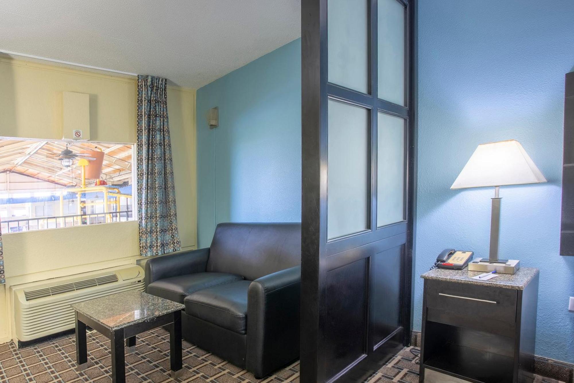 Oyo Hotel Knoxville Tn Cedar Bluff I-40 Εξωτερικό φωτογραφία