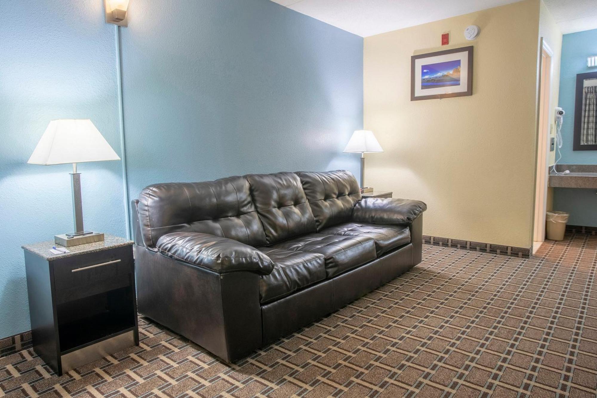 Oyo Hotel Knoxville Tn Cedar Bluff I-40 Εξωτερικό φωτογραφία
